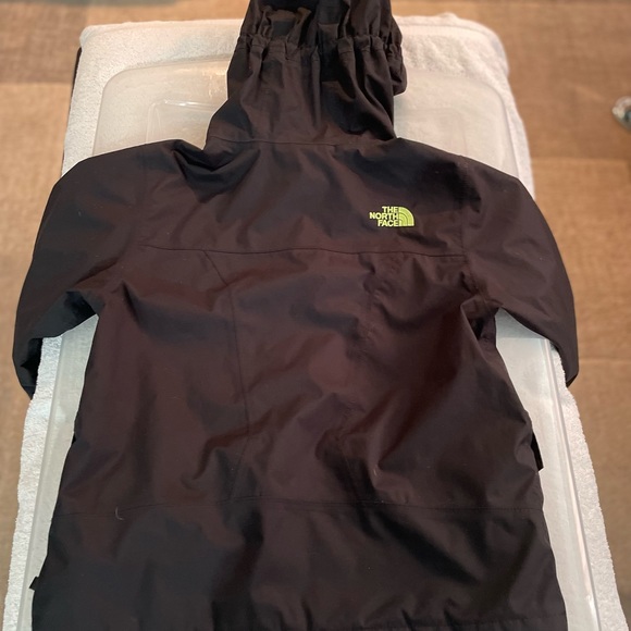 The North Face WindbreakerHyVent Hooded Boys Jacket